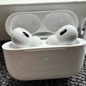 Apple Ear Buds BRAND NEW